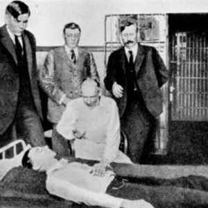 Dr Robert House, administering his “truth serum” drug to an arrested man in a Texas jail.