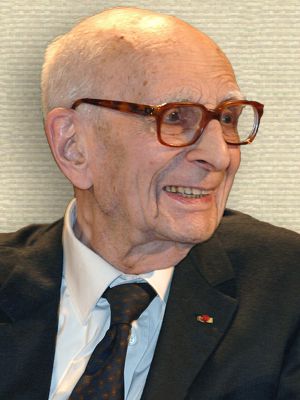 Photo of Claude Lévi-Strauss, head and shoulders, facing right